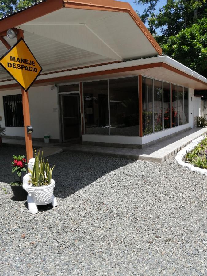 Puerto Vargas Lodge Кахуита Екстериор снимка