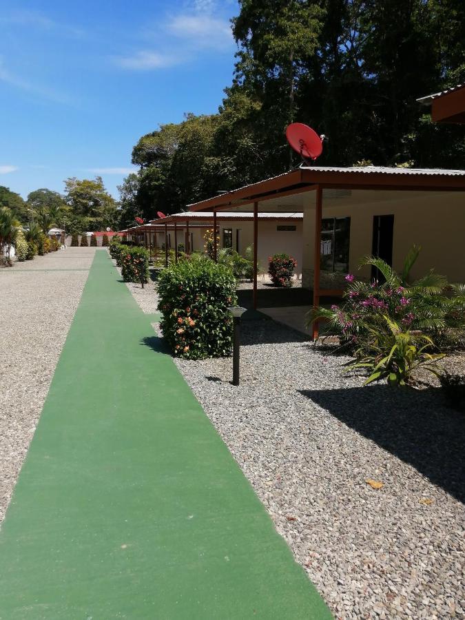 Puerto Vargas Lodge Кахуита Екстериор снимка